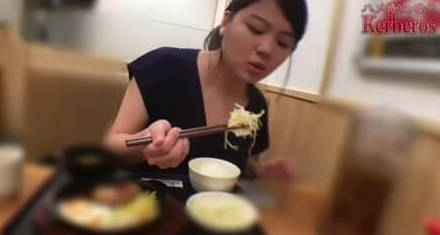 FC2PPV-932566 坐在路边的纯朴翘家女