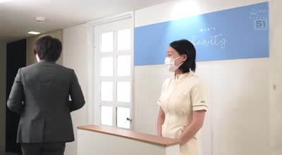 SONE-629 際どいVIO施術に勃起しちゃったら…サービス精神で優しくヌイてくれる綺麗でエッチなメンズ脱毛のお姉さん 花アリス